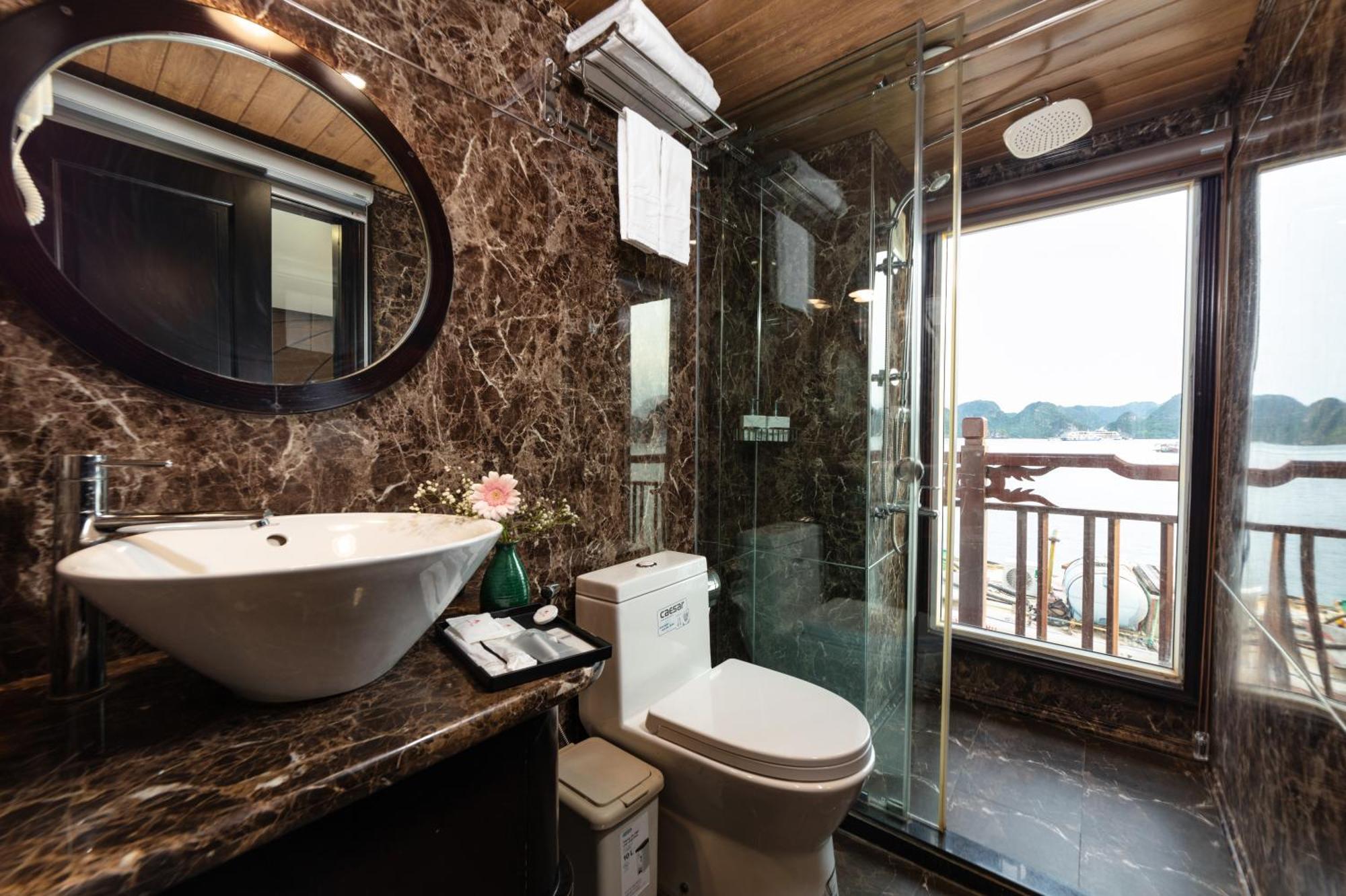 Hotel Amanda Luxury Cruise Hạ Long Exterior foto