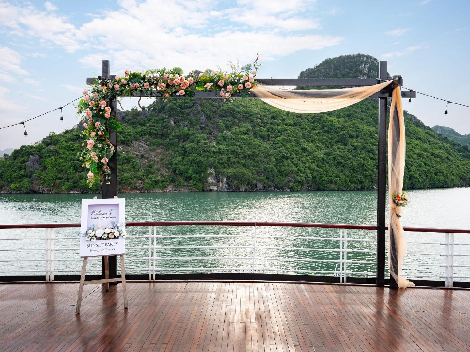 Hotel Amanda Luxury Cruise Hạ Long Exterior foto